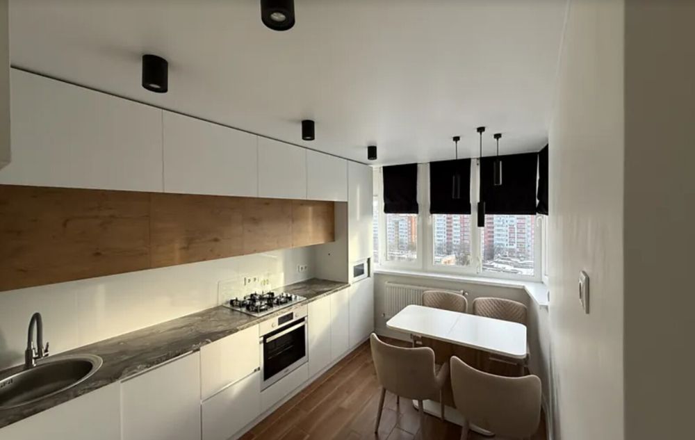 Продаж 1к квартири 46 кв. м на просп. Злуки