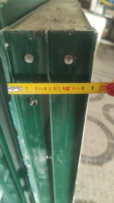 Duas janelas de correr com quadrículas
