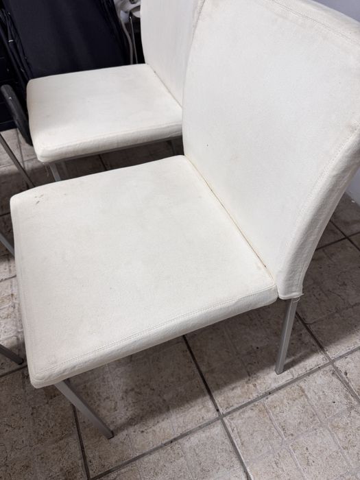 Mesa de sala com cadeiras