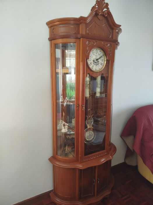 Relógio de parede com móvel (como novo)