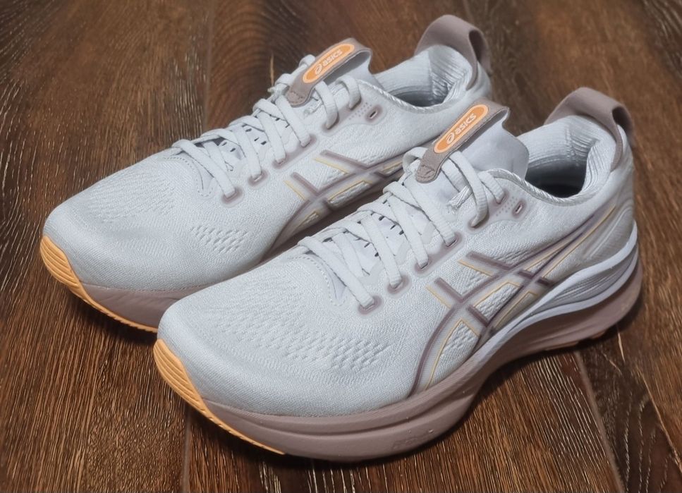 Оригінал 100%  жіночі кросівки asics gel kayano 32  euro 40