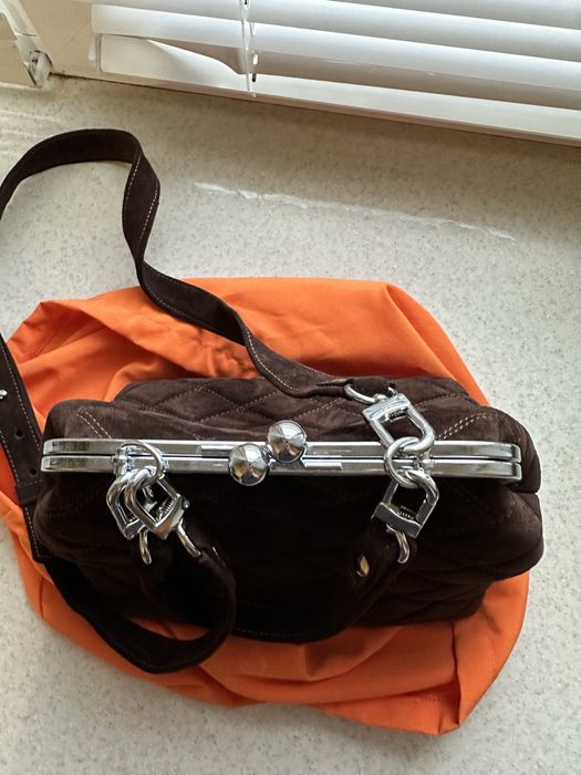 Замшева сумка на застібці