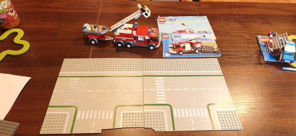 Lego 7239 City - Wóz strażacki oraz płyta skrzyżowanie ulica