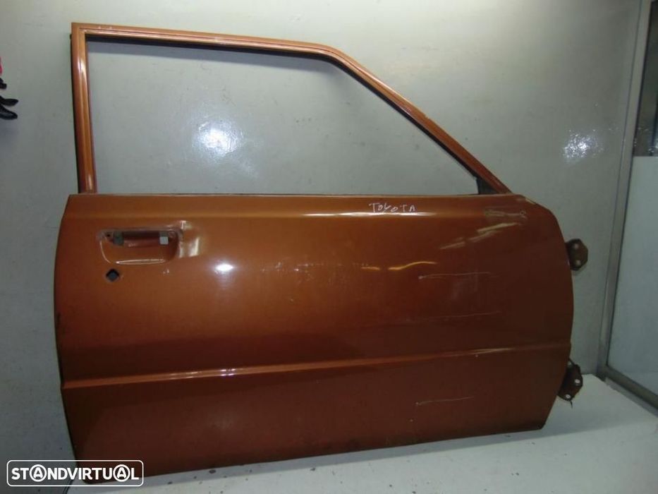 Toyota KE30 3pt porta direita