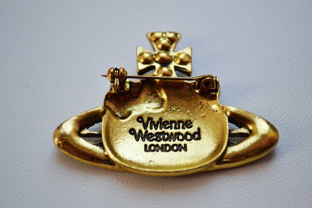 Брошь Hello kitty от Vivienne Westwood брошка