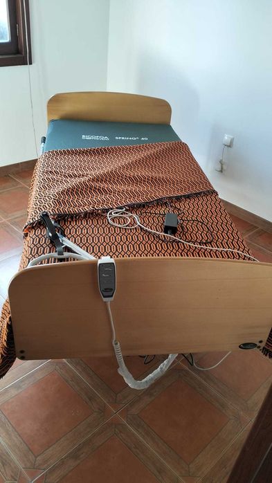 Cama hospitalar elétrica + Colchão anti-escaras