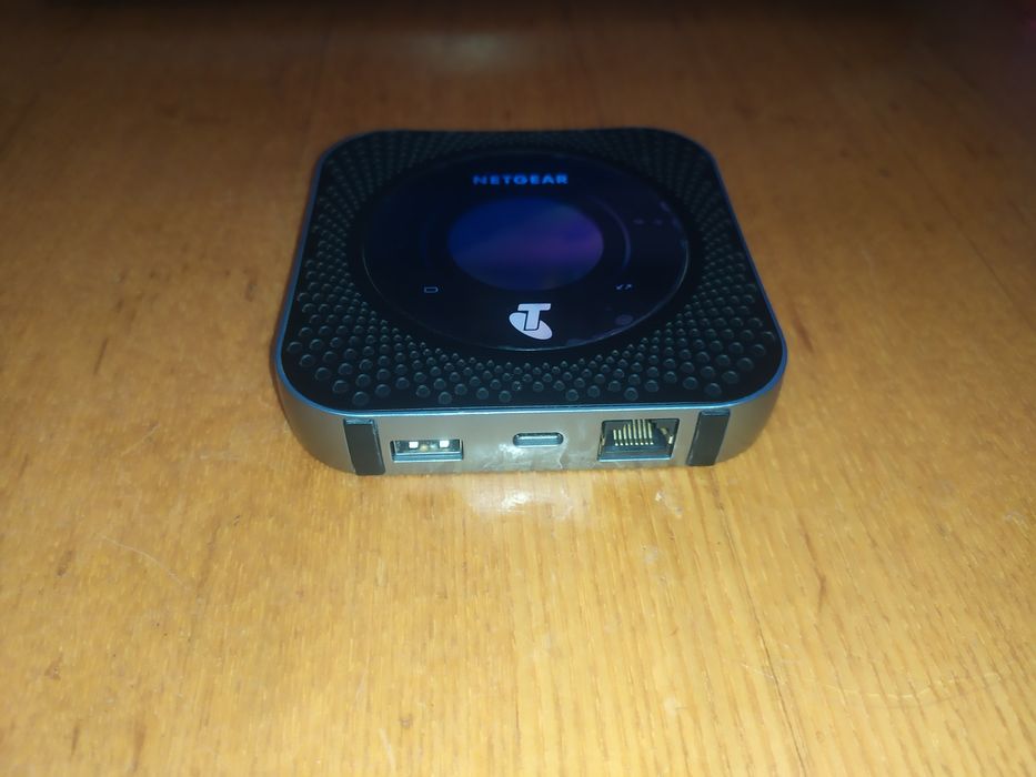 роутер Netgear Nighthawk M1 (MR1100)