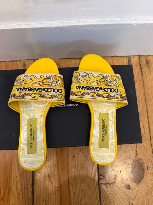 Sandália de marca D&G a venda