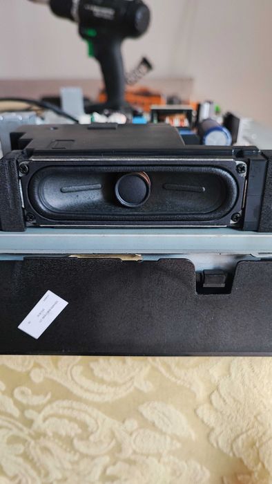 Tv Samsung UE32EH4000 para peças/reparar.