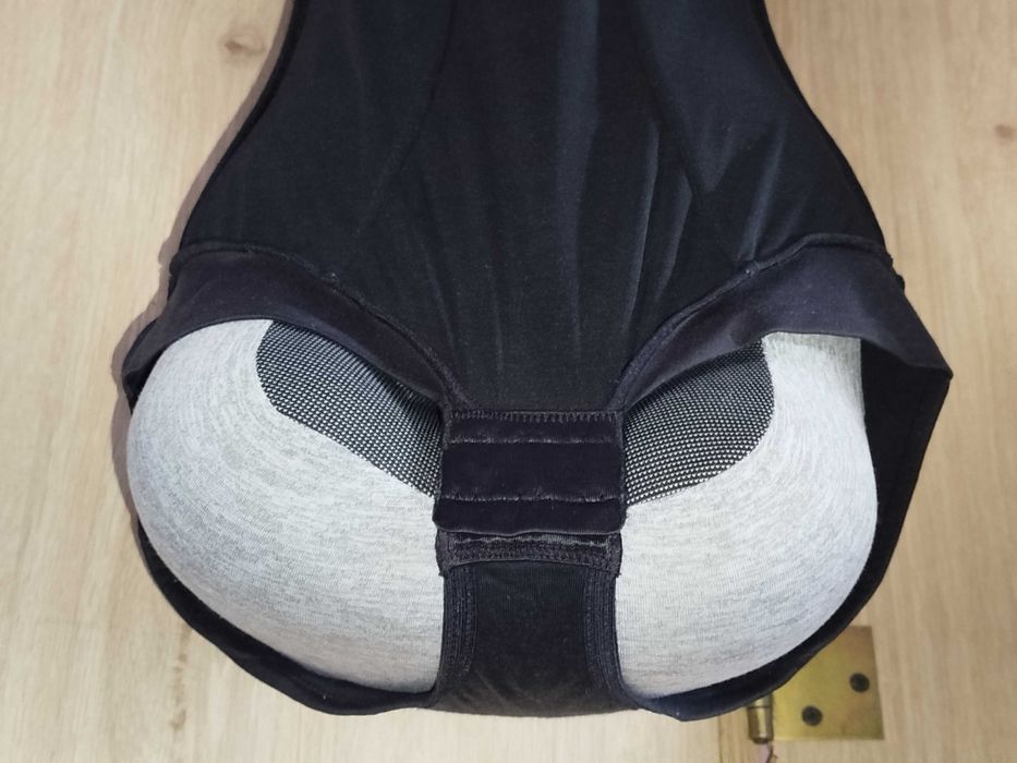 Body korygujące Sweter Nothings.