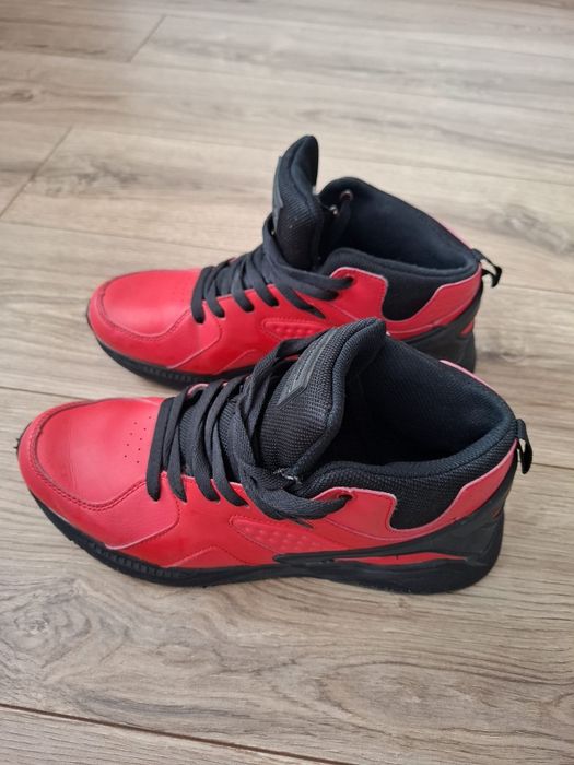 Sprzedam buty męskie snickearsy.