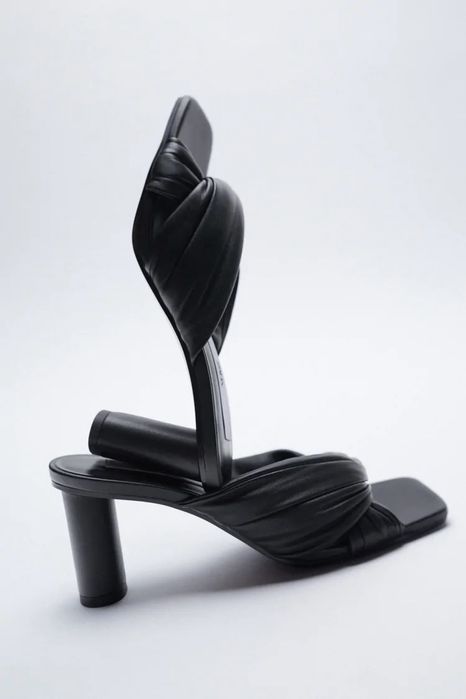 Босоніжки, шльопанці, балетки ZARA