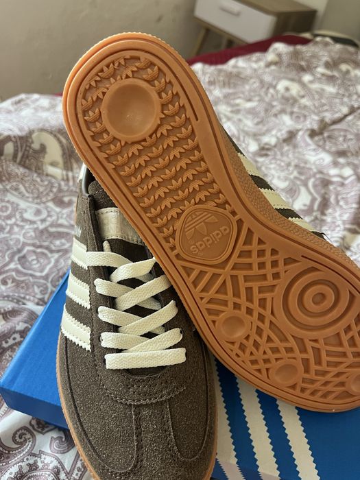 Adiad spezial castanhas com branco