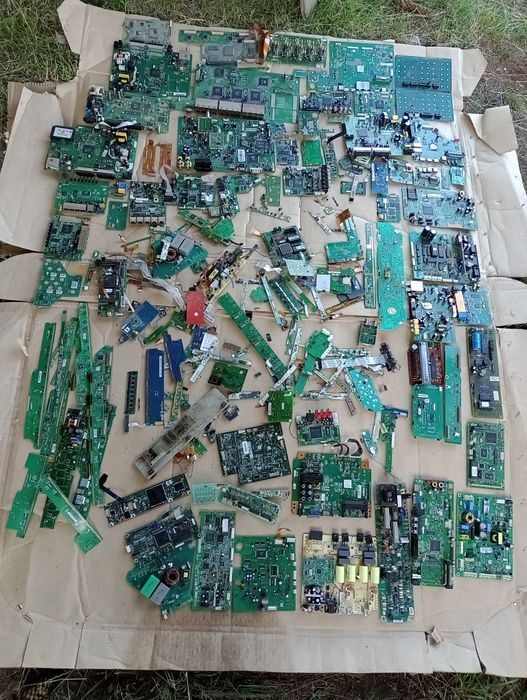 Złom elektroniczny. 10 kg. Dużo złocenia.