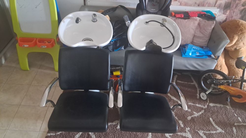 Cadeiras  de cabeleiria e rampas de lavagem usadas