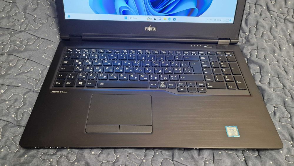 Fujitsu 15 U757/Full IPS/Core™i7 7600U/8DDR4/256SSD/Intel HD620 2GB
