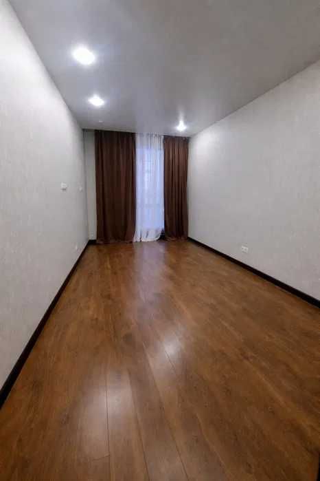 Продаю 2-к квартиру метро Защитников Украины, ЖК Искринский