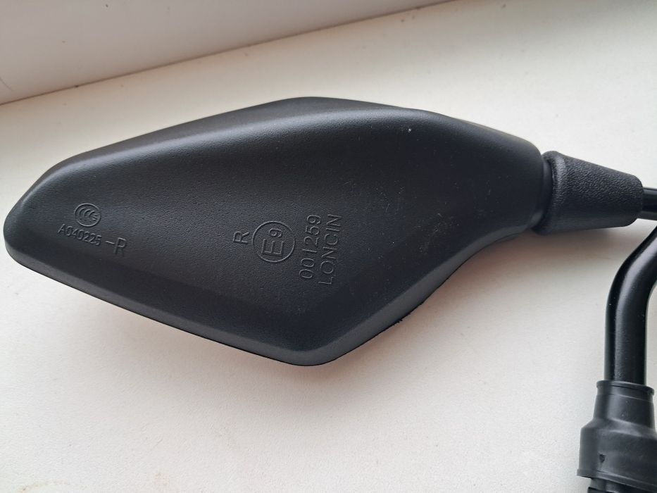 Качественные мото зеркала резьба 10мм Цена за пару.