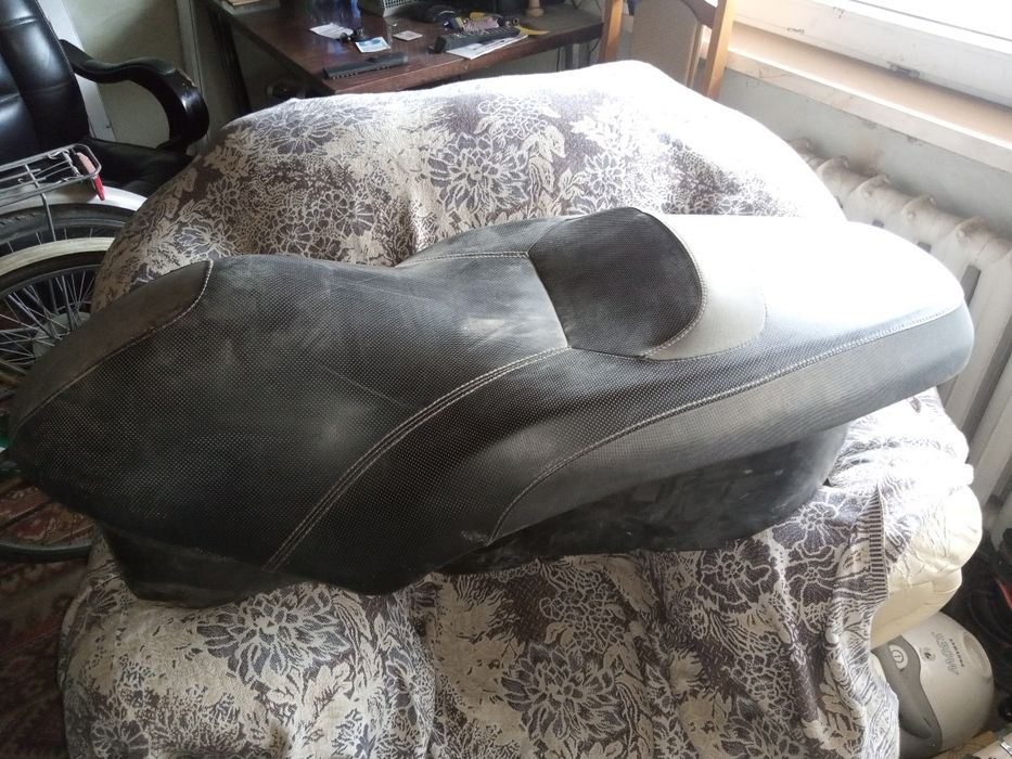 Сидіння, амортизатори