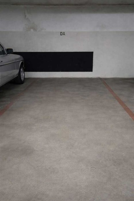 Lugar de Garagem à venda perto do Hospital São João, Porto