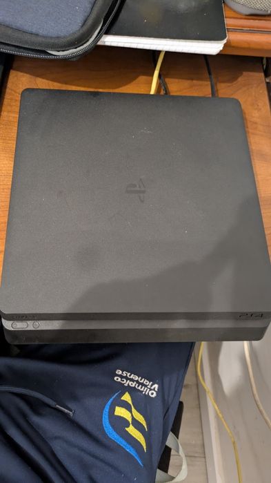 PlayStation 4 em otimo estado