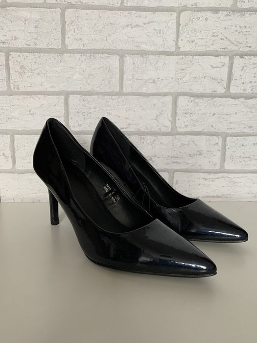 Granatowe szpilki z drobinkami