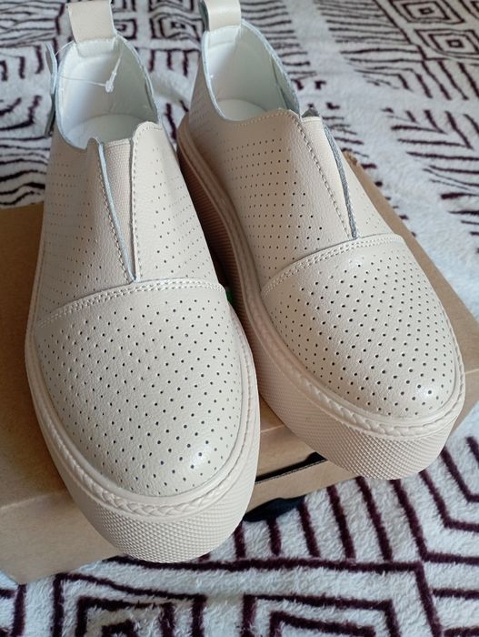 Нові шкіряні сліпони