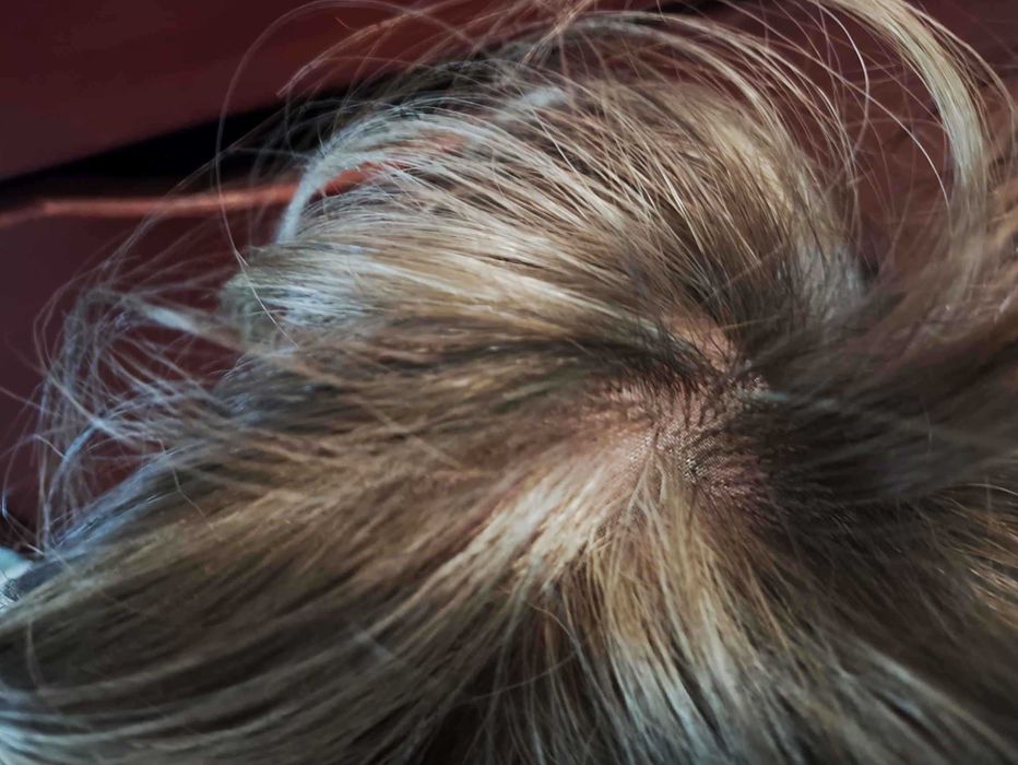 Peruka nowa z silikonowym podbiciem pasemka piękna jasny brąz/blond