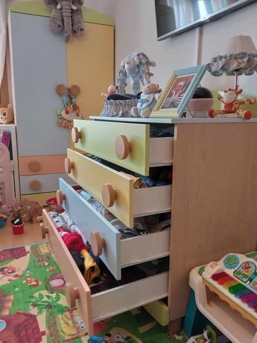 Roupeiro e comoda bebé PRÉNATAL