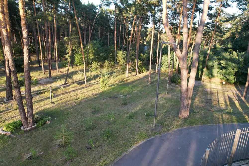 Продам  квартиру 66м.кв Киев метро Лесная Быковня Броварской прп