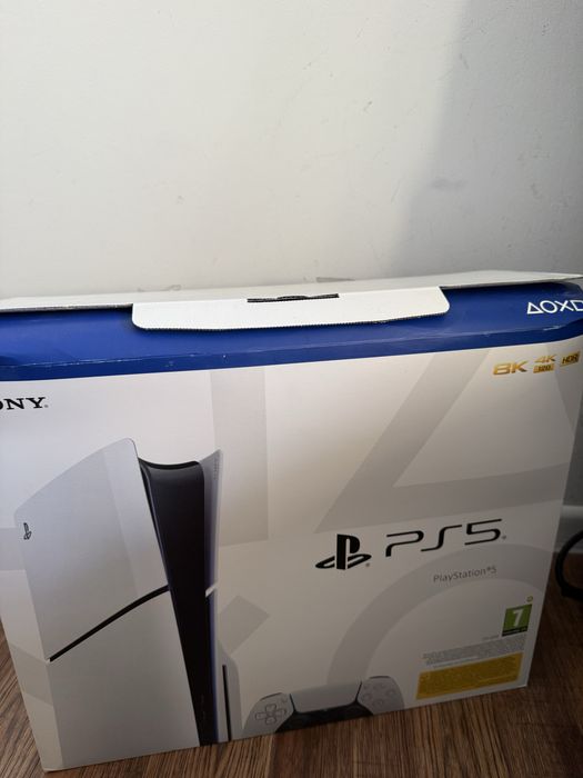 PlayStation 5 + 2 pady oryginalne + podstawka do ładowania