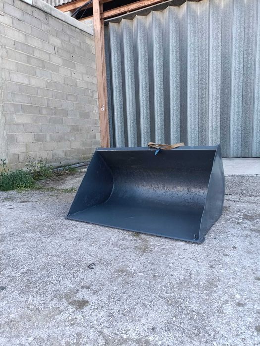 Balde de limpeza 1.50mt para carregador frontal ou pá carregadora pequena