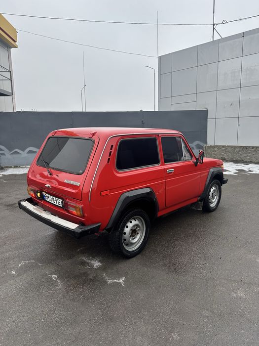 Продам ниву 1990 год(Поварена,Покрашена)