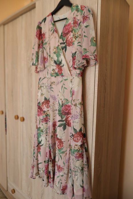 Zwiewna sukienka letnia w kwiaty reserved M/L