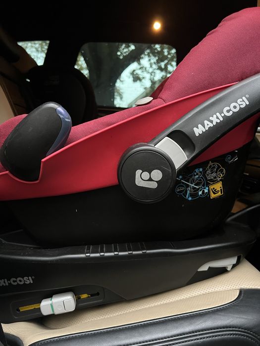 Дитяче крісло Maxi-Cosi + підставка