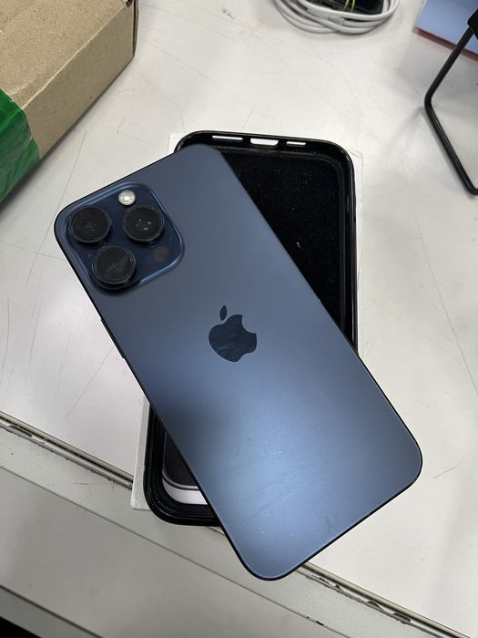 Продам телефон apple iphone 15 pro max 256Gb esim