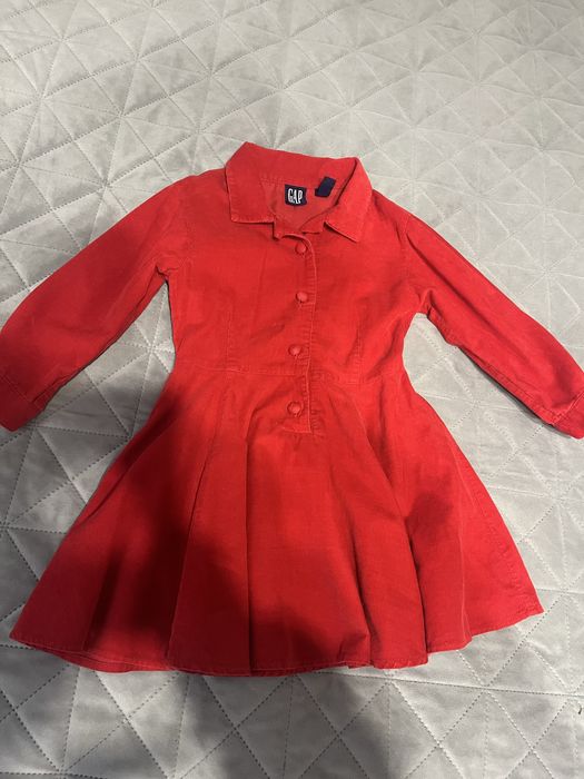 Сукня GAP дуже гарно сідае