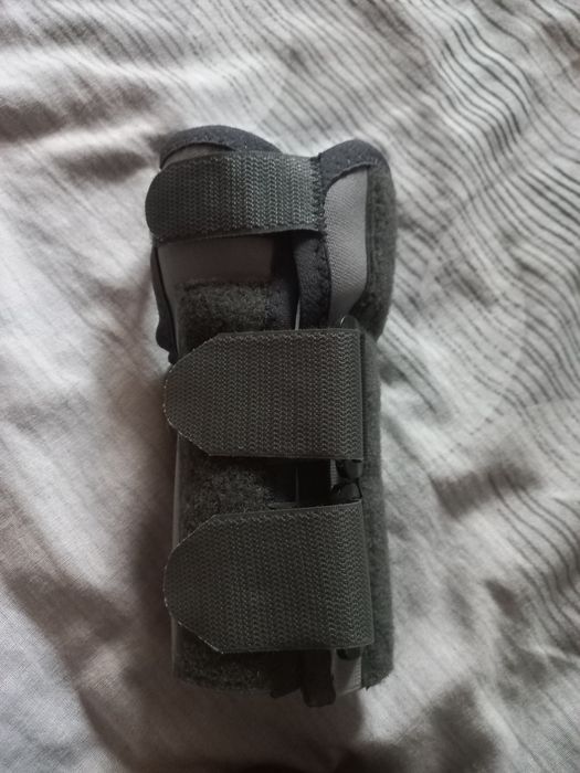 Usztywniacz nadgarstka (cieśnia nadgarstka)