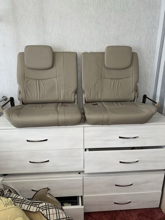 Сидіння третього ряду для Land Cruiser, Lexus