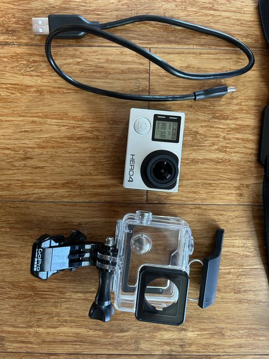 GoPro Hero 4 Silver - praktycznie nowa, z bogatym zestawem akcesoriów!