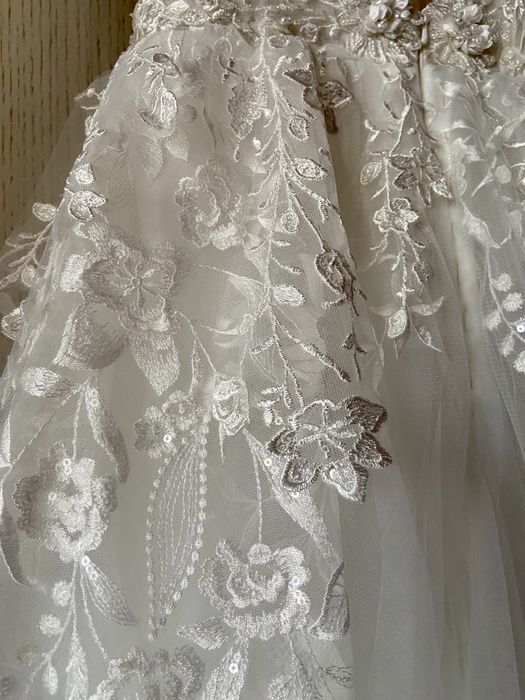 Нова весільна сукня