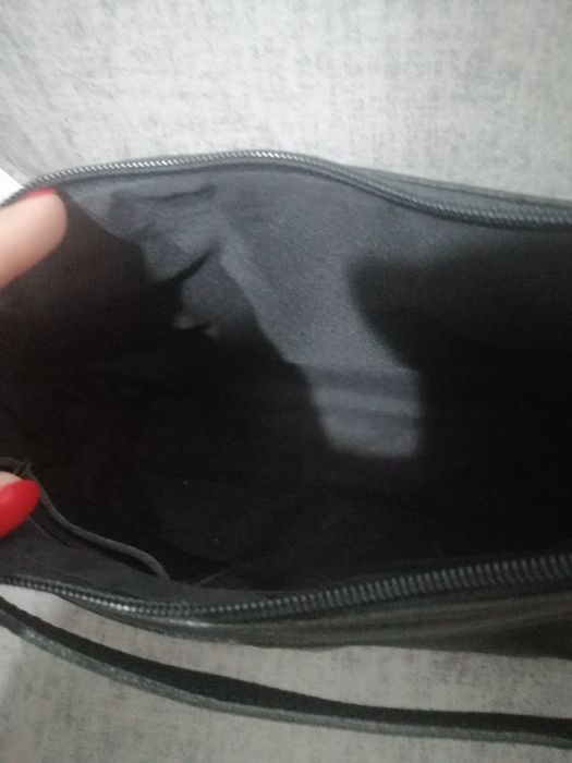 Três Malas de senhora em pele cor preta.