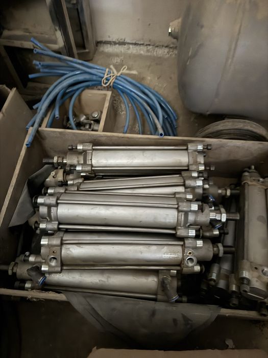 Пневматичний циліндр