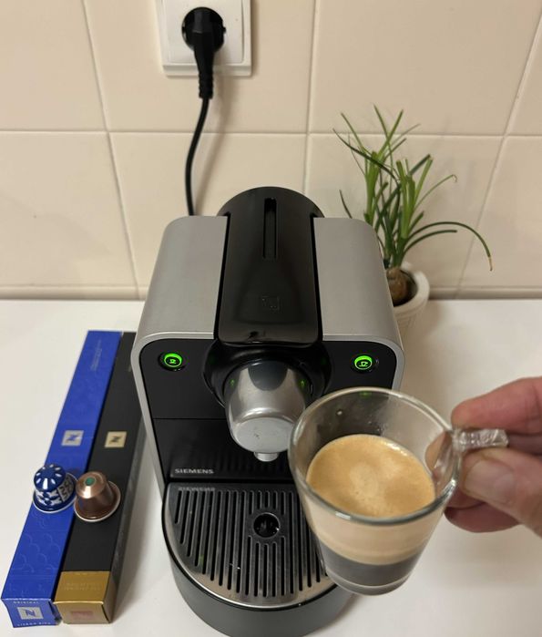 Máquina café NESPRESSO SIEMENS