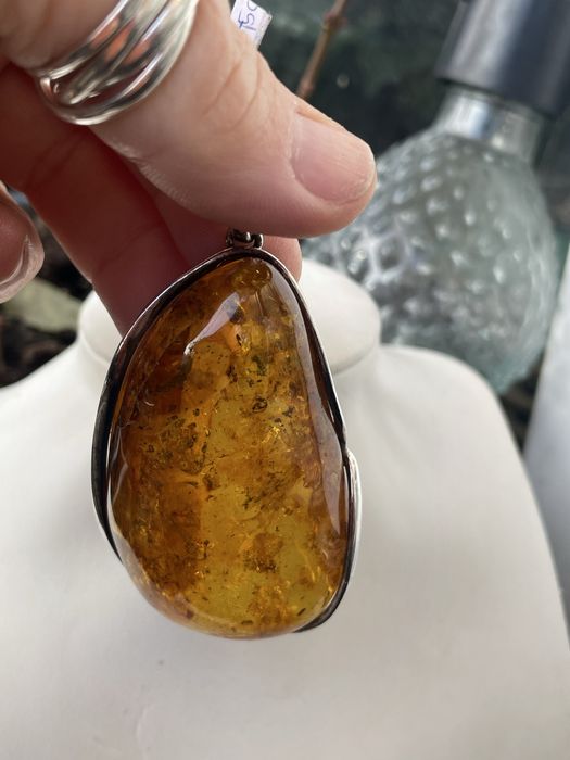 Nowy duży wisior z naturalnego bursztynu, w srebrze 925