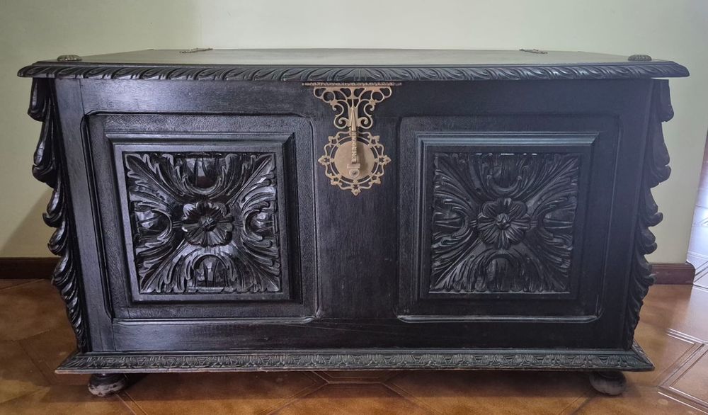 Arca em madeira estilo Renascença