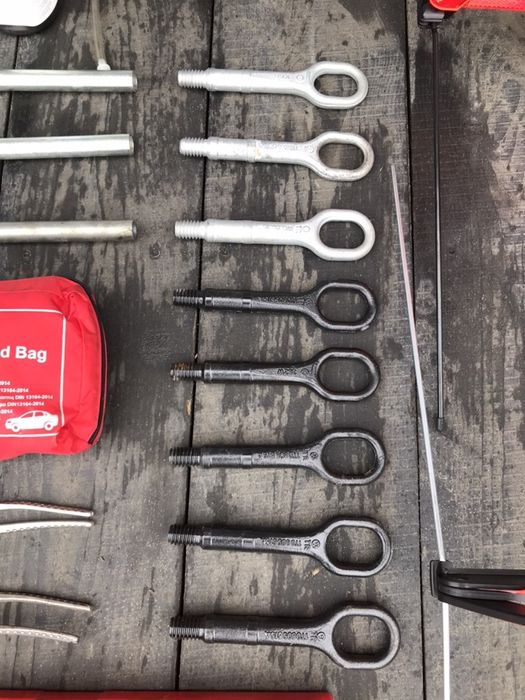 Домкрат балонний ключ Passat B6  буксировочний крюк знак Пассат Б6