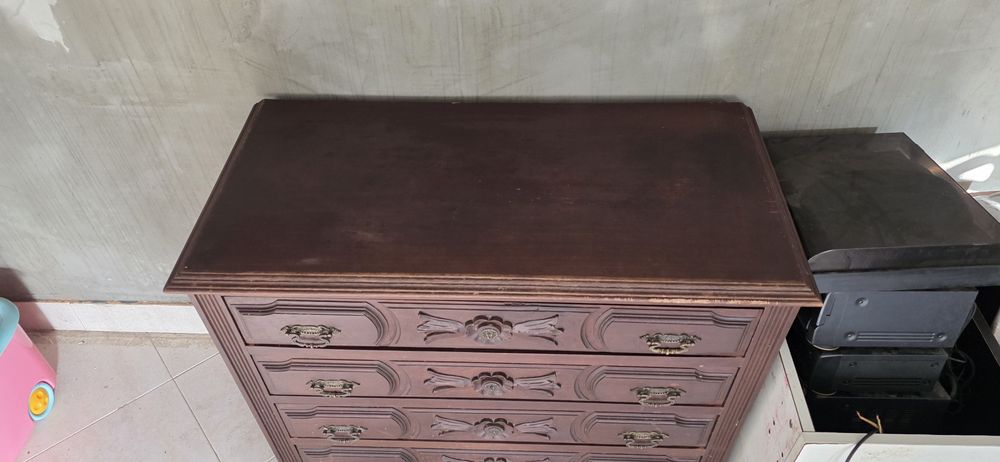 Cômoda mais uma mesinha