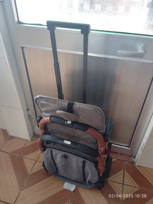 Vendo carrinho de bebê impecável