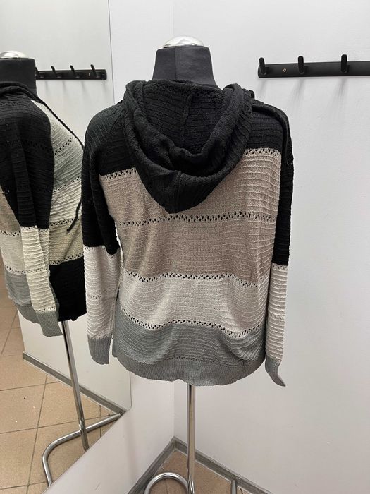 Cienki sweter z kapturem roz.2XL